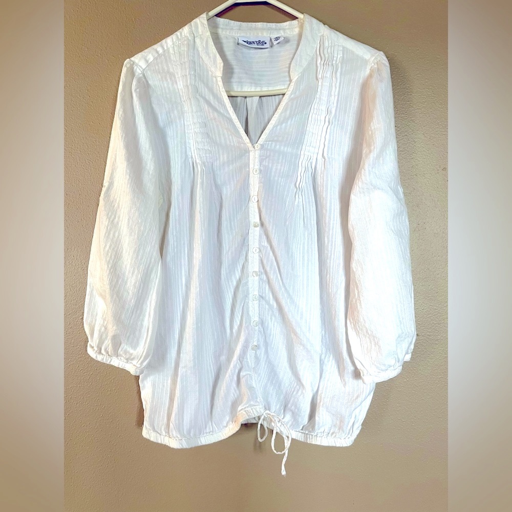 St John’s Bay women’s blouse with tie front waistline. Women’s Size Large
